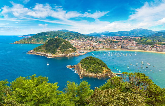 San Sebastian Coast Catamaran Trip - Foto 1