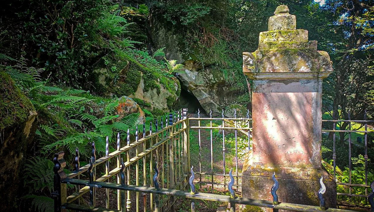 Free tour des mystères et légendes basques sur le mont Urgull - Photo 1