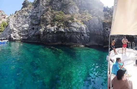 Paseo en barco por la bahía de Giardini Naxos - Foto 7