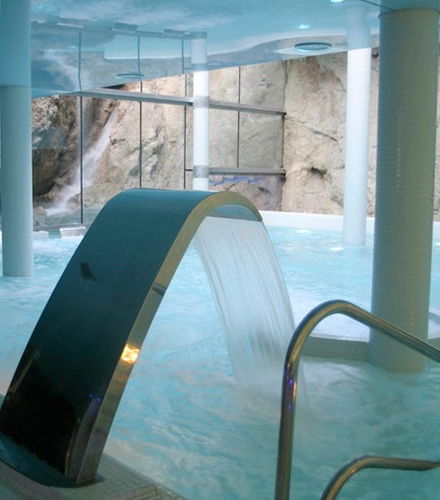 Foto de Entrada al balneario La Hermida