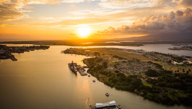 Balade en hélicoptère au-dessus d'Honolulu au coucher de soleil - Photo 4