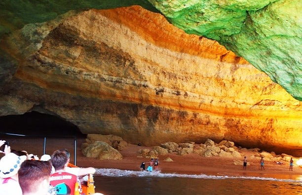 Passeio de barco pelas grutas de Algarve ao entardecer - Foto 3