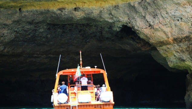 Passeio de barco pelas grutas de Algarve ao entardecer - Foto 1