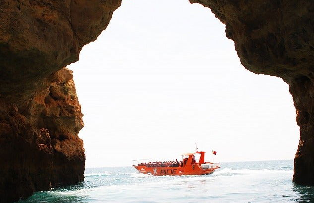 Passeio de barco pelas grutas de Algarve ao entardecer - Foto 2