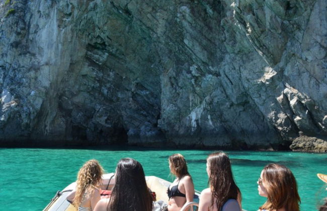 Paseo en barco por las cuevas del Cabo Espichel - Foto 5