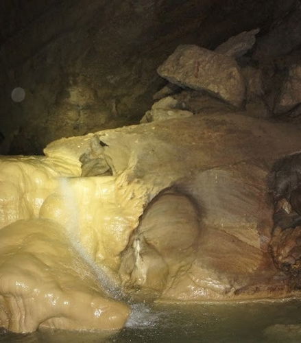 Foto de Espeleología en la gruta de La Puente