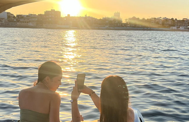 Paseo en barco al atardecer - Foto 6