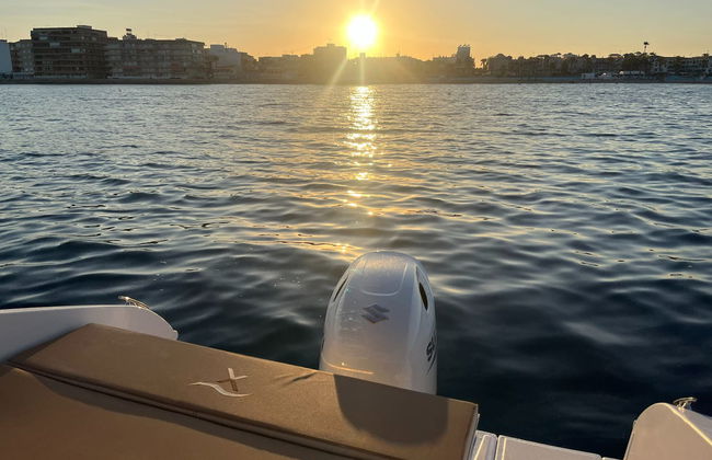 Paseo en barco al atardecer - Foto 3