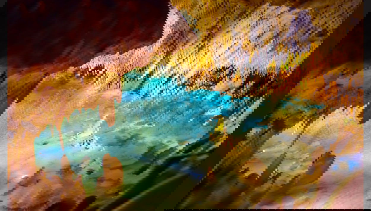 Pedro St James Castle, Mission House and Crystal Caves - Foto 1