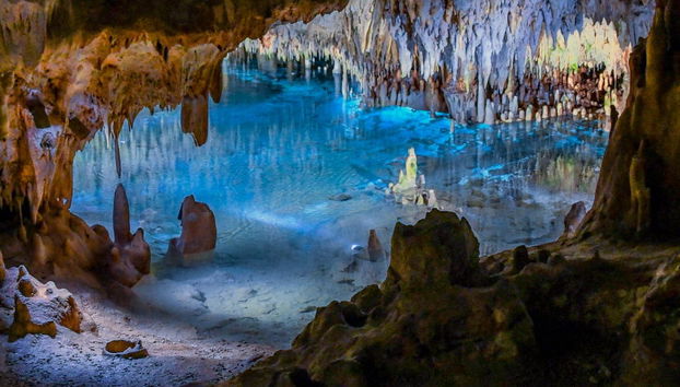 Pedro St James Castle, Mission House and Crystal Caves - Foto 4