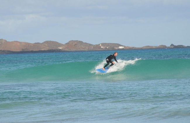 Curso de surf en Fuerteventura - Foto 2