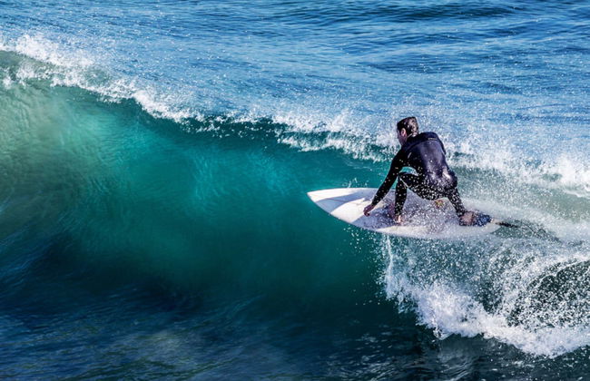 Curso de surf en Caleta de Famara - Foto 1