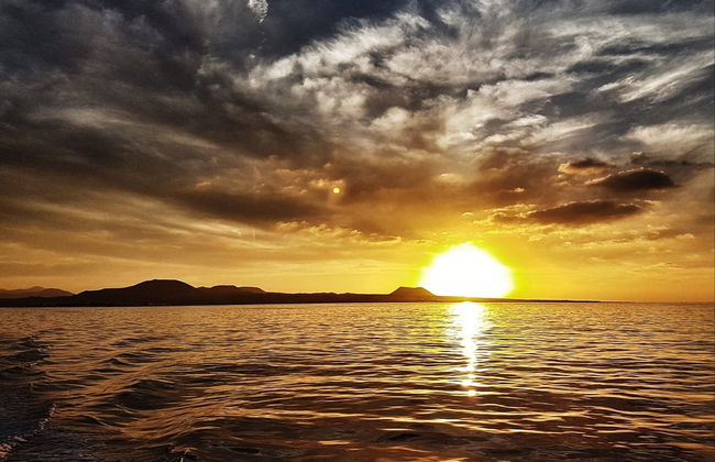 Paseo en catamarán por Puerto del Carmen al atardecer - Foto 4