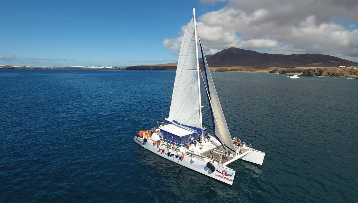 Passeio de catamarã ao entardecer por Puerto del Carmen - Foto 1