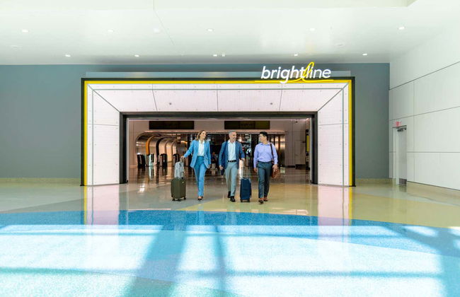 Tren de alta velocidad Brightline entre Boca Ratón y Orlando - Foto 1
