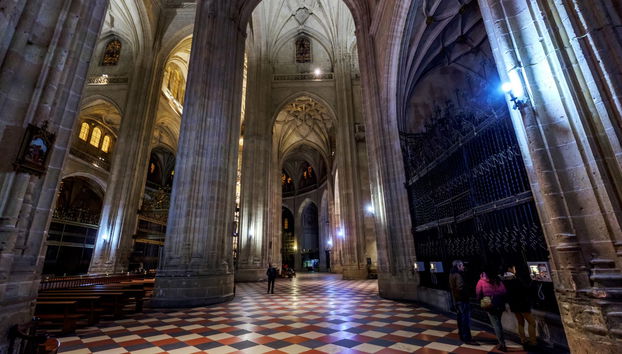 Visita nocturna a la Torre + Entrada a la Catedral y Palacio Episcopal - Foto 2