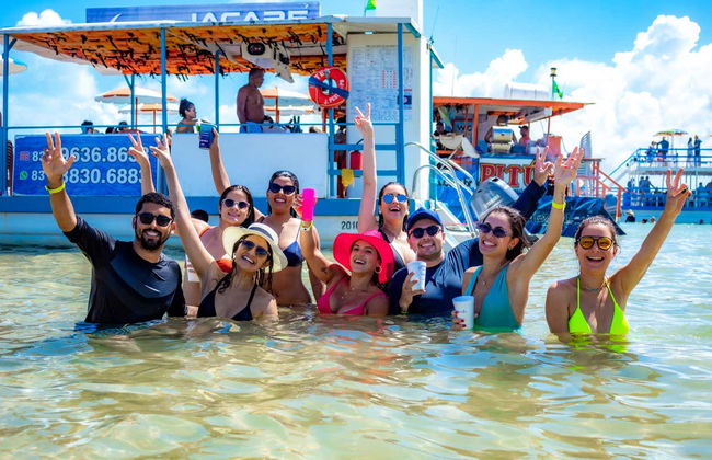 Paseo en catamarán a la isla de Areia Vermelha - Foto 9