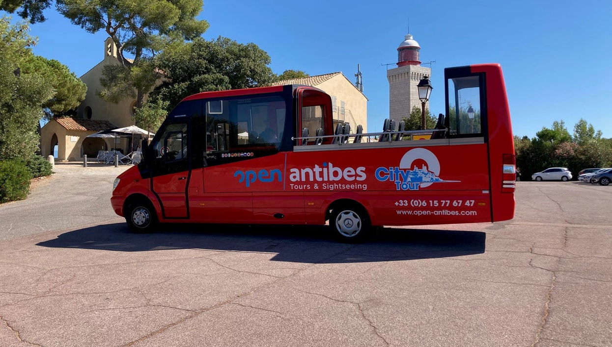 Bus touristique d'Antibes - Photo 1