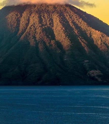 Foto de Lago Atitlán + Paseo en barco a San Juan La Laguna