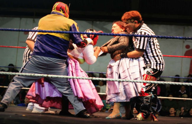 Fighting Cholitas Show - Photo 2
