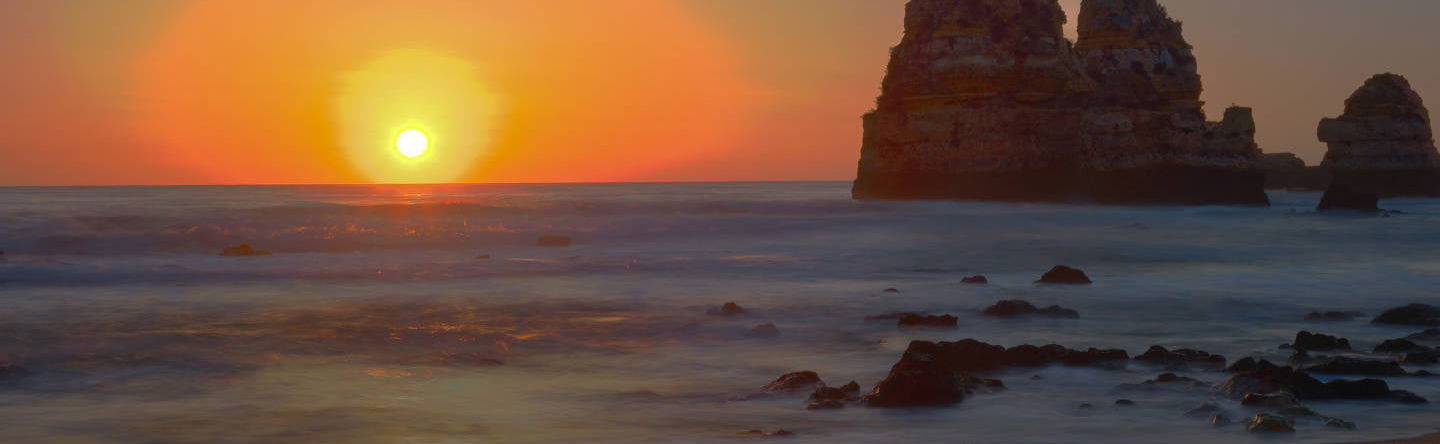 Paseo en barco por Ponta da Piedade al atardecer - Foto 1