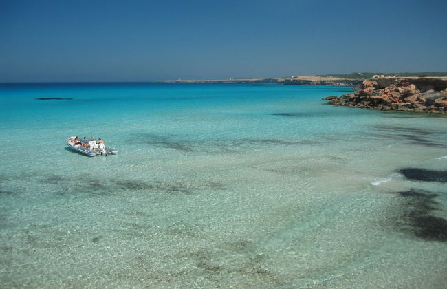 Paseo en lancha con snorkel por Formentera - Foto 2