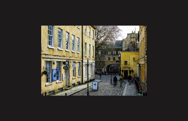 Bridgerton Tour in Bath - Photo 1