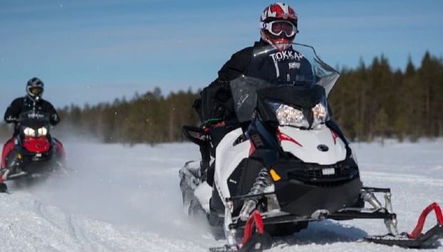 Escursione a Lainio Snow Village in motoslitta - Foto 5