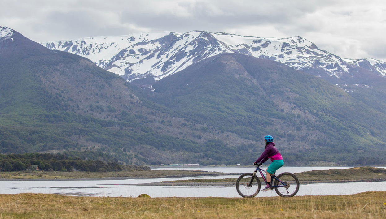Puerto Williams & Navarino Island Bike Tour - Foto 1