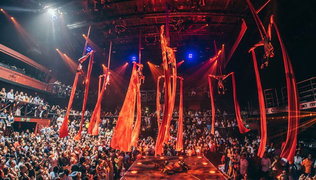 Fête dans la boîte de nuit Coco Bongo - Photo 2