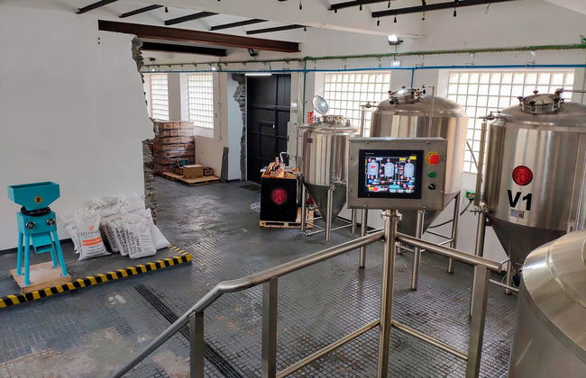 Visita a la fábrica de cerveza DoceSetenta - Foto 5