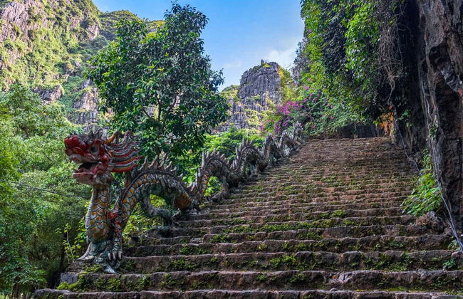 Ninh Binh Day Trip: Hoa Lu, Mua Cave & Van Long Natural Reserve - Foto 1