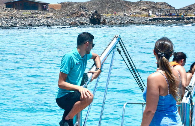 Ferry a isla de Lobos + Snorkel desde Corralejo - Foto 9