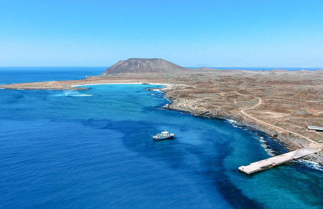 Ferry a isla de Lobos + Snorkel desde Corralejo - Foto 7