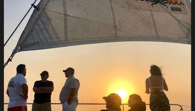 Paseo en catamarán por Aruba al atardecer - Foto 2
