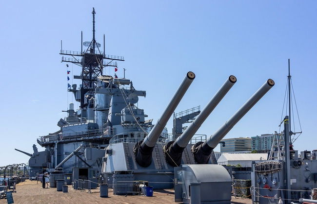 Entrada al Museo del Acorazado USS Iowa - Foto 1