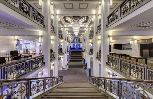 BLINDED by DELIGHT Grand Show at Friedrichstadt-Palast Theatre - Photo 3