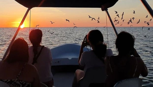 Passeio de barco ao entardecer - Foto 2