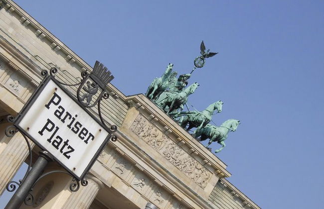 Escursione a bordo di Amburgo: gita giornaliera privata a Berlino - Foto 2