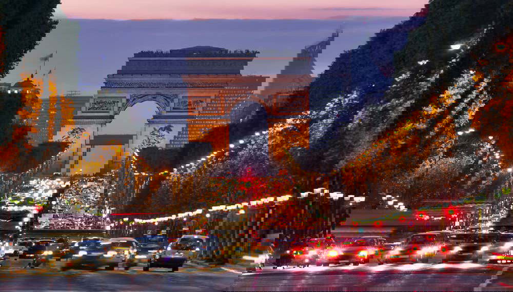 Visite dans Paris de nuit + Spectacle au Moulin Rouge - Photo 1