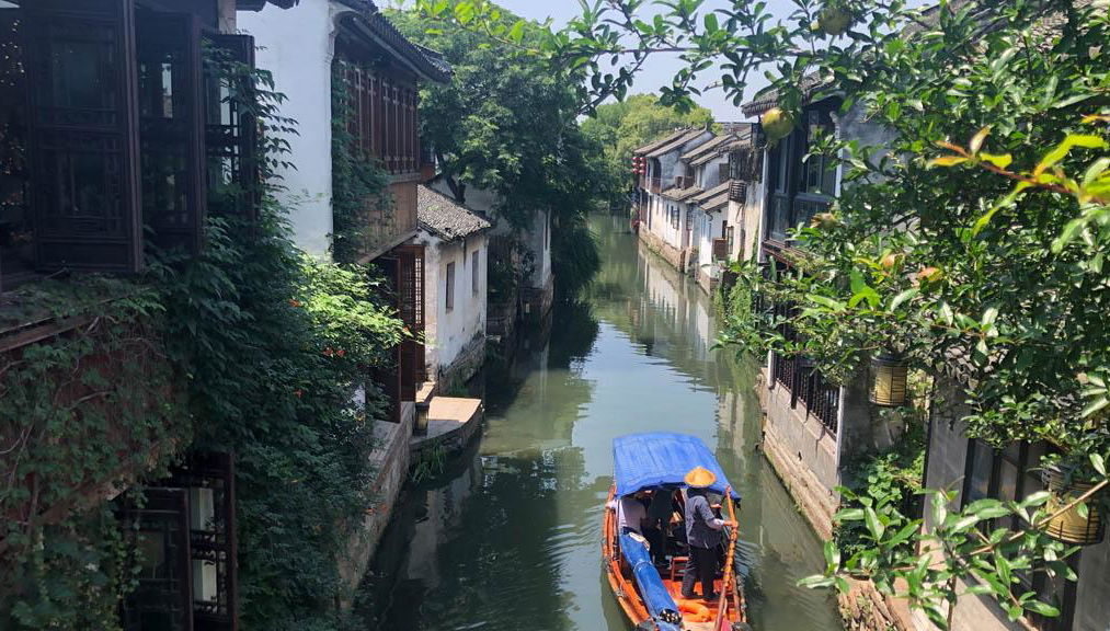 Descubre la ciudad de Zhouzhuang: tour privado de día completo con paseo en barco - Foto 1