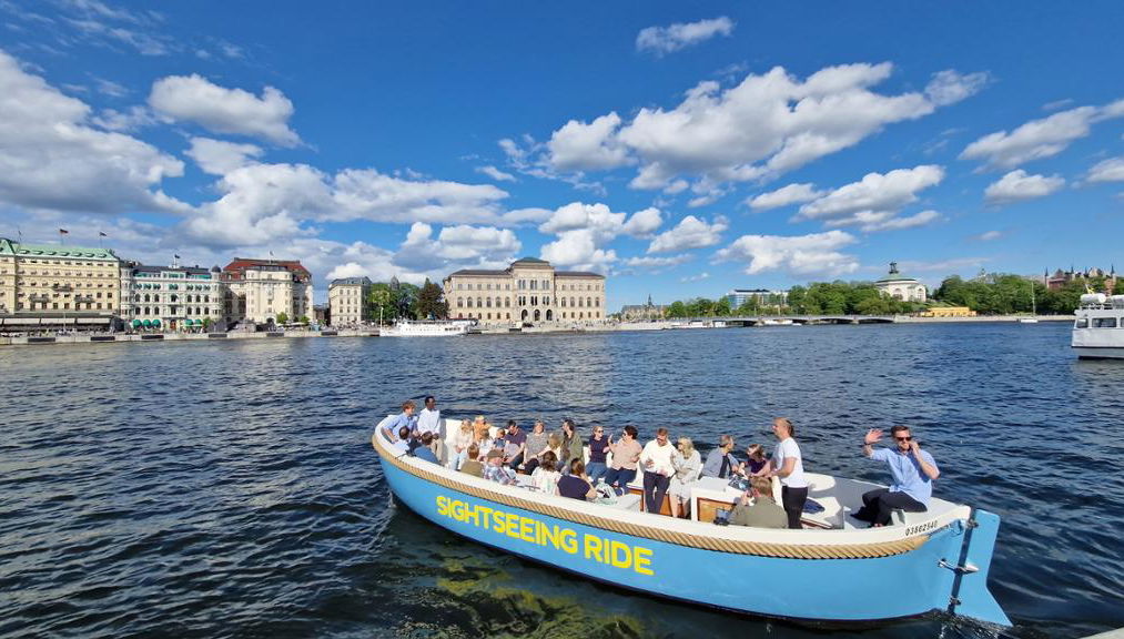 Paseo turístico en barco abierto 100% eléctrico con música acústica en vivo - Foto 1