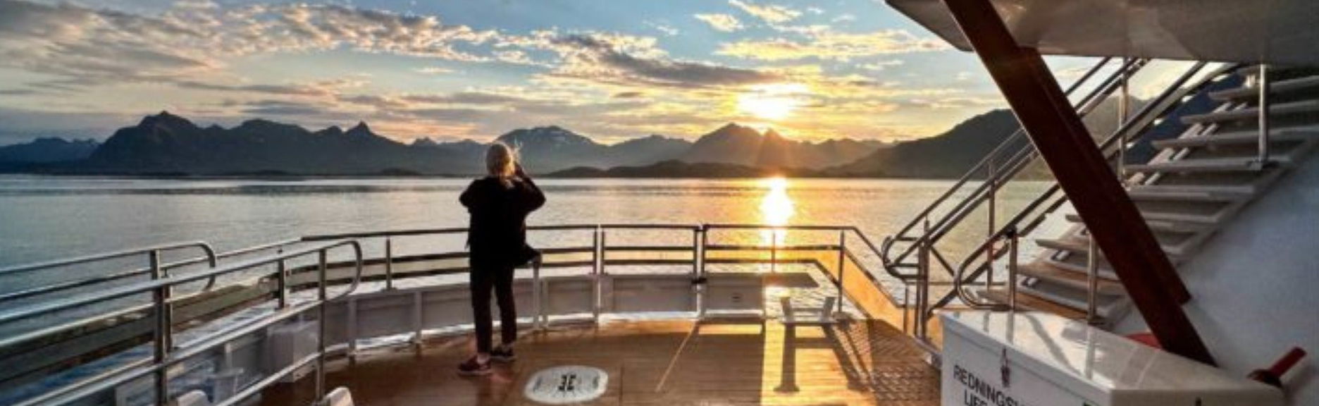 Crucero al atardecer por los fiordos árticos - Foto 1