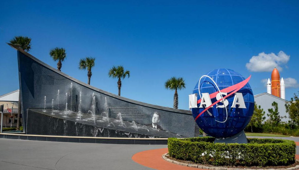 Centro de Visitantes del Centro Espacial Kennedy - Foto 1