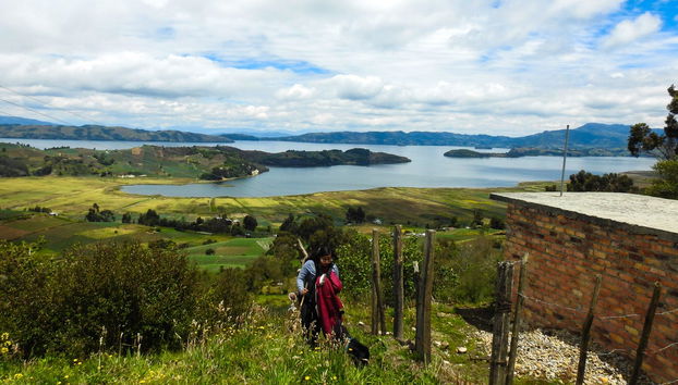 Paseando por las orillas del lago Tota