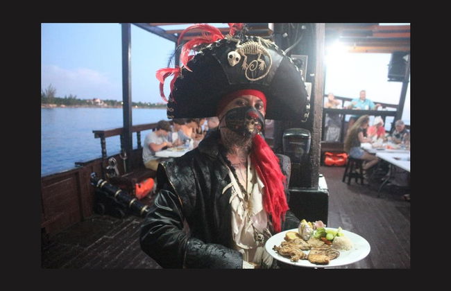 Crucero en barco pirata con cena y espectáculo - Foto 2
