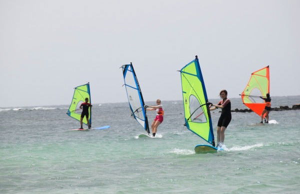 Curso de windsurf en las lagunas de El Cotillo - Foto 5