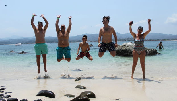 Compostela Day Trip + Snorkelling at Coral Island - Foto 2