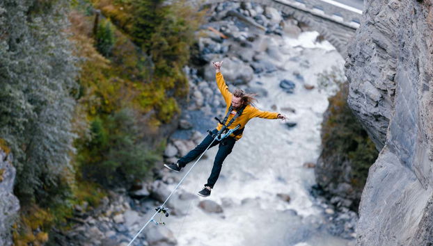 Bungee Jumping in Glacier Canyon - Foto 3