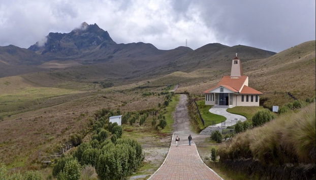 Ruco Pichincha Volcano Hike + Cable Car - Foto 3